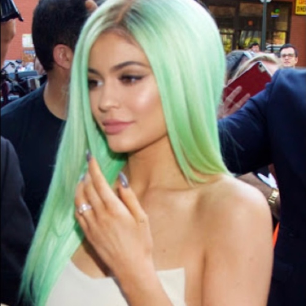 Perfect Mint Green Hair Chalk! 😊 New in Package.